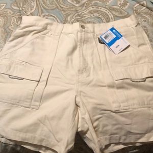 New w/ tag. Columbia Backcast II shorts. Men’s Small, 6” inseam. New w/ tag.